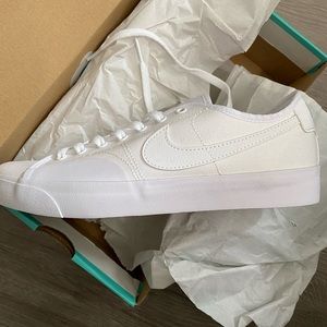NEW. All white Nike sb court blazer size 9 womens (7.5 mens)